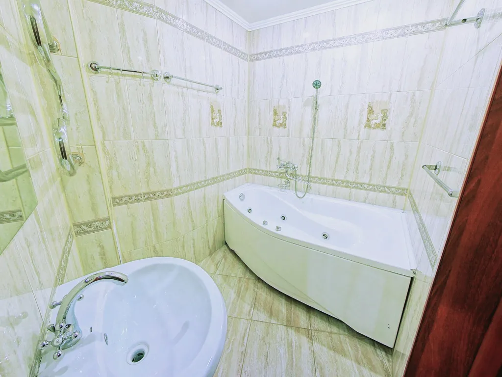 Апартаменты Vip Classic с джакузи и панорамным балконом