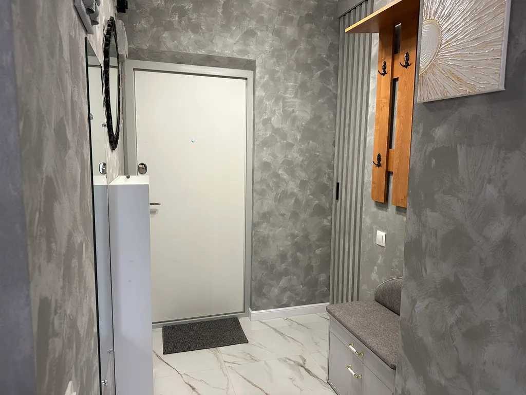 Дизайнерская евродвушка с ванной в тихом районе