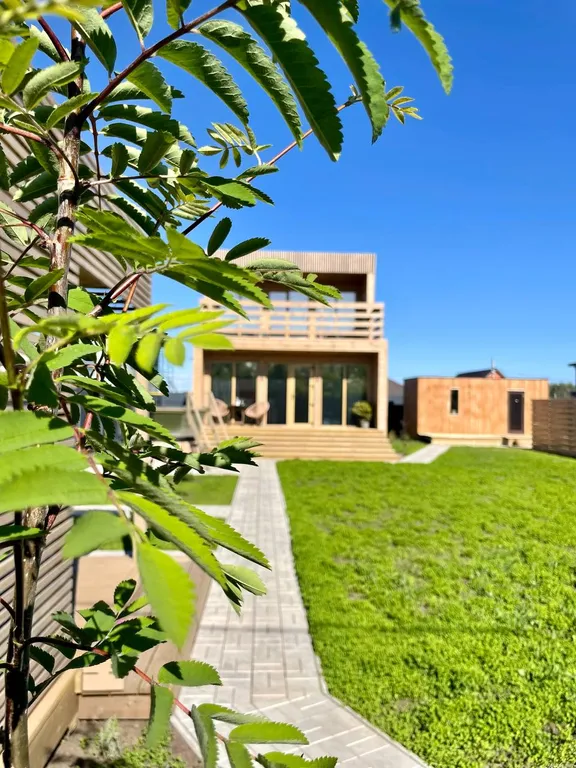 Cube House на берегу Волги