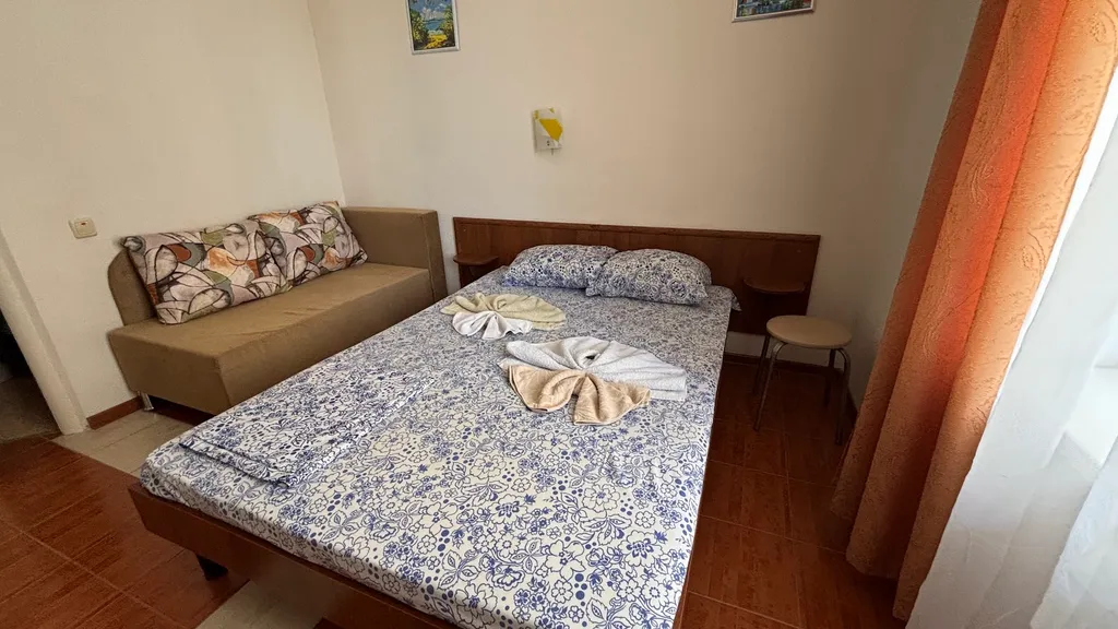 Квартира №15 Трёхместный номер с балконом — аренда посуточно в Судак