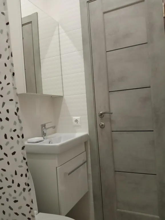 Уютная, светлая студия с панорамными окнами