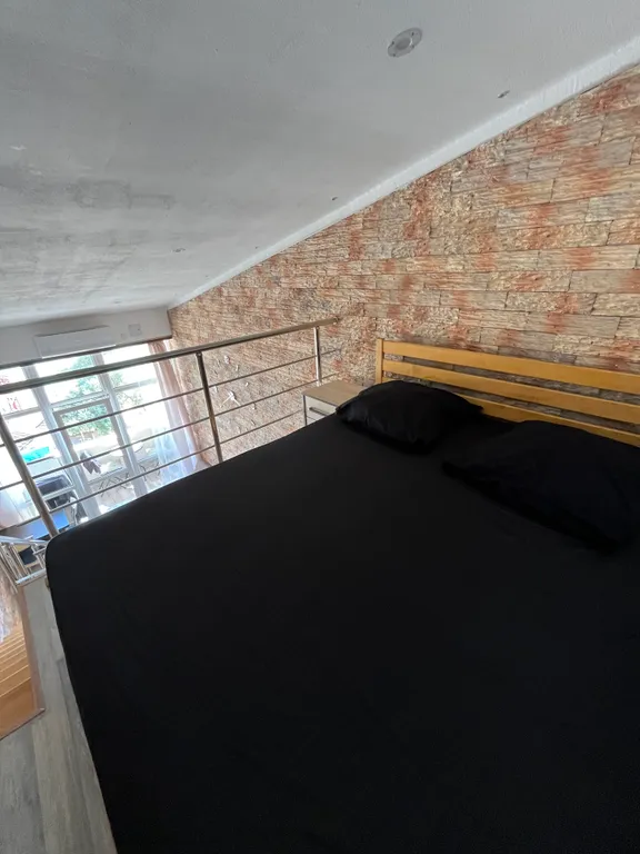 Двухуровневая студия с видом на море