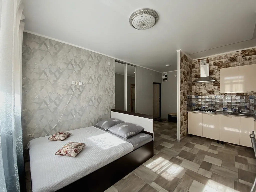 Квартира Студия в самом центре с видом на собор Святого Владимира — аренда посуточно в Астрахань