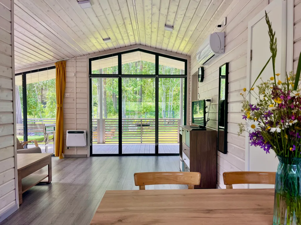 Коттедж Уютный дом с горячей купелью — Стеклянный