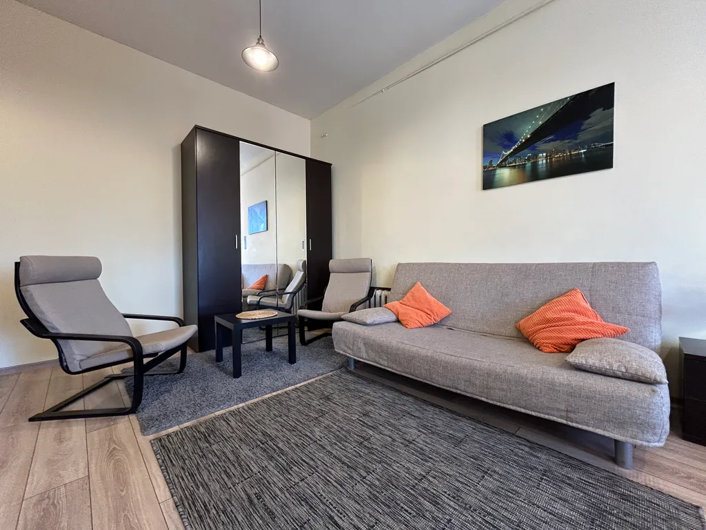 Студия возле кинотеатра Современник