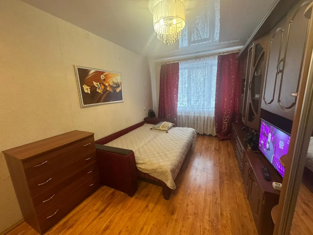 Не дорогая, без изысков, в центре