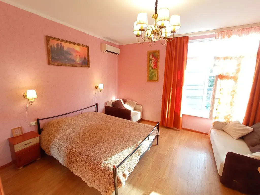 Комфортная квартира-студия в центре Алупки у дворца — аренда посуточно в Алупка