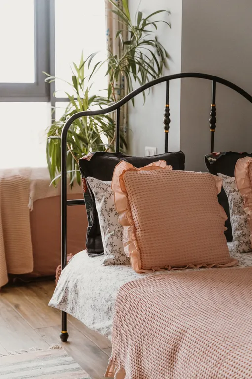 Дизайнерские апартаменты с панорамными окнами под крышей