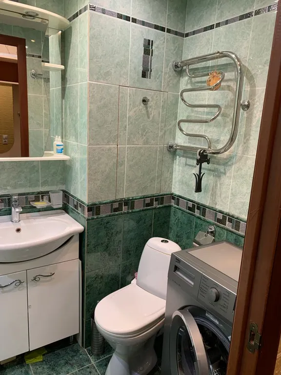 Уютная квартира с роскошной кроватью (2*2м) из натурального дерева