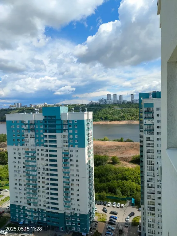 Уютная двухкомнатная квартира с видом на город и реку с 25 этажа