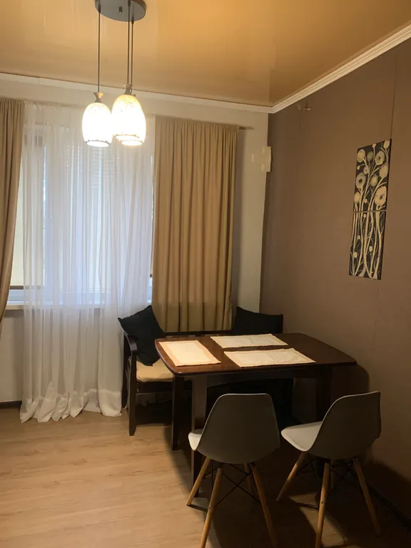 Просторная, уютная трёхкомнатная квартира в центре Пицунды