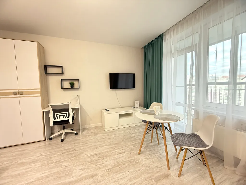 Квартира Студия Яркая луна — Тюмень