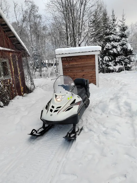 Домик на озере в глуши