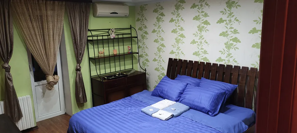 1-комнатная квартира в центре Макеевки с большой кроватью и водой — аренда посуточно в Макеевка