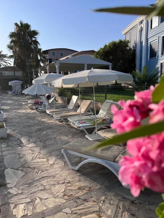 Вилла на берегу моря