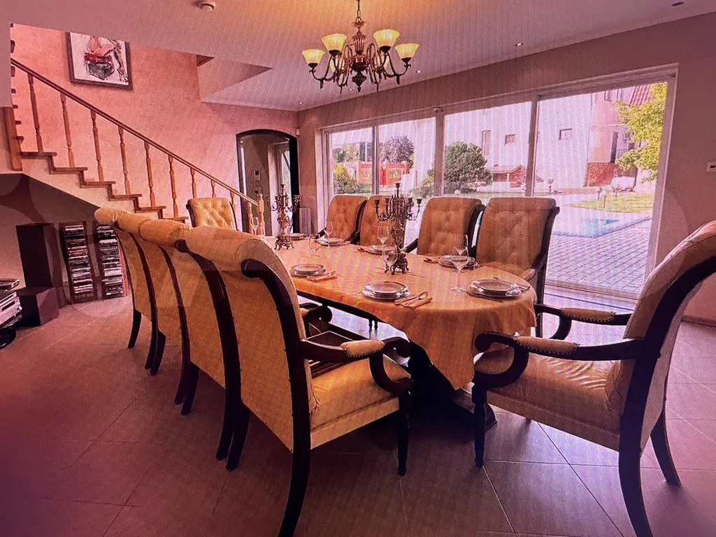 Красивый дом с баней и бассейном