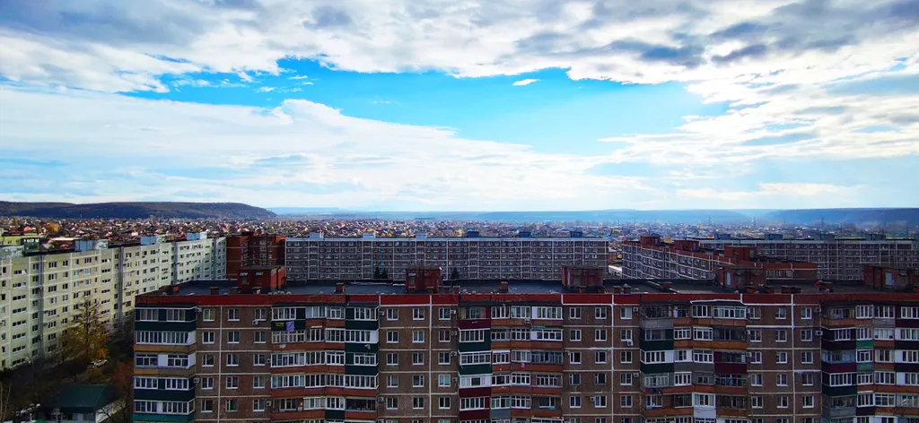 Квартира с балконом и видом на горы