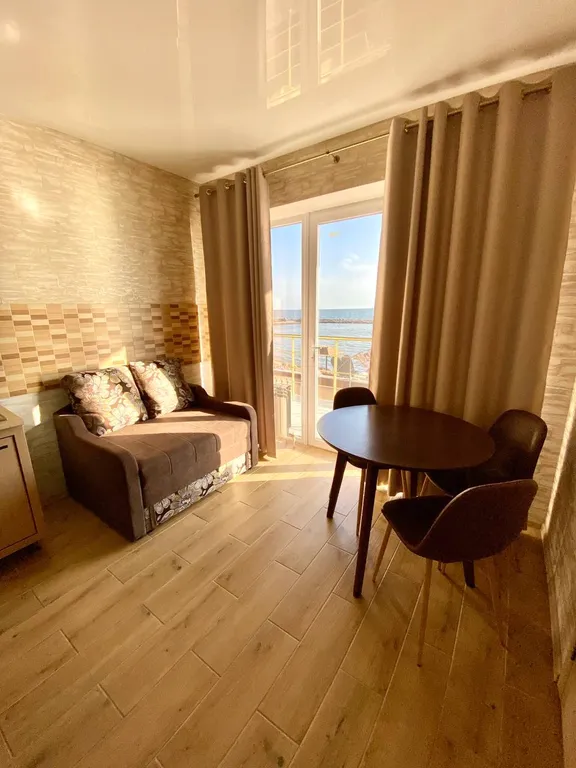 Трехместный просторный люкс с шикарным видом на море