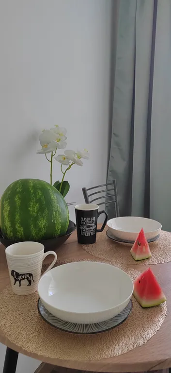 Вода всегда студия у кинотеатра и парка круглосуточный супермаркет