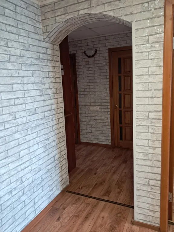 Просторная 2-комнатная квартира со свежим ремонтом недалеко от въезда.