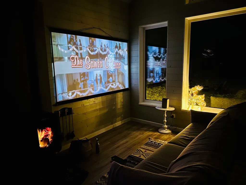 Загородный дом с видом на лес