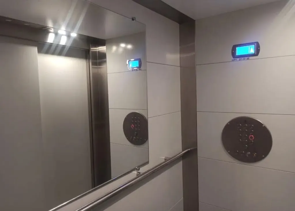 Студия с видом на лес