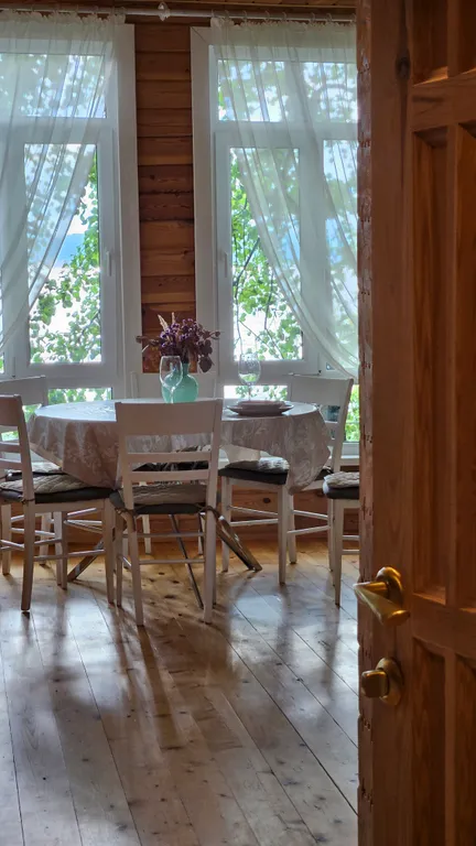 Семейный дом на берегу реки Волга с шикарными видом и пляжем