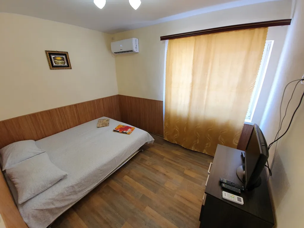 Двухкомнатный домик на первой линии от моря в Евпатории