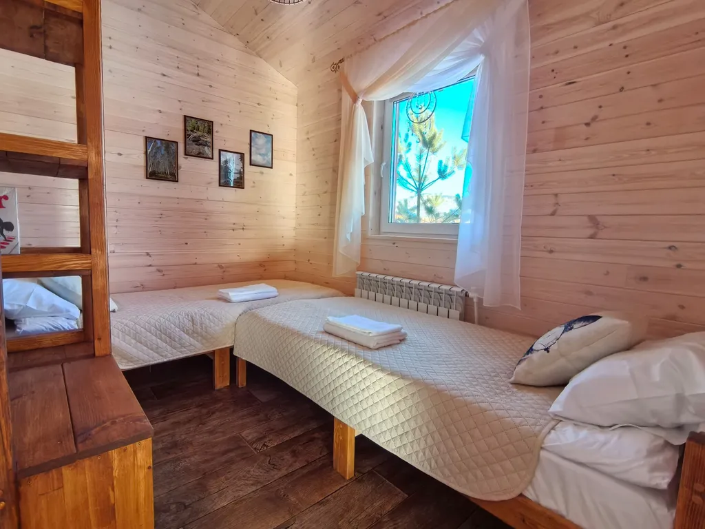 Уютный дом у озера Манжерок