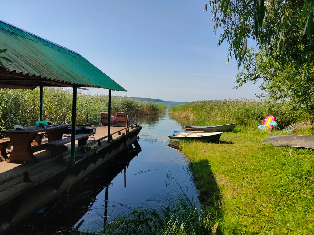 Дом на самом берегу озера селигер