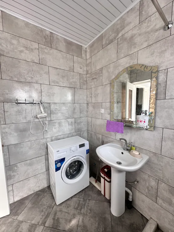 Сдается новый дом у берега моря.