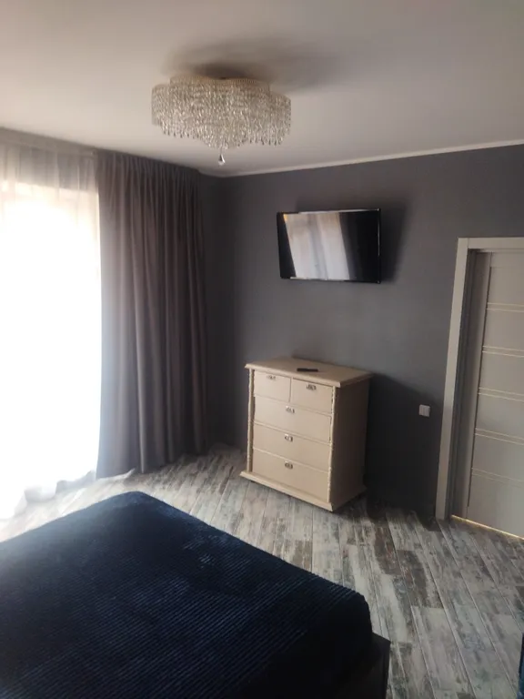 Новая 1-комнатная квартира с отличным ремонтом и двумя спальнями