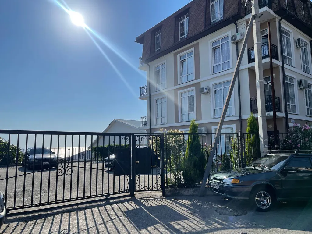 Стильная студия у моря со своим отдельным входом и автостоянкой