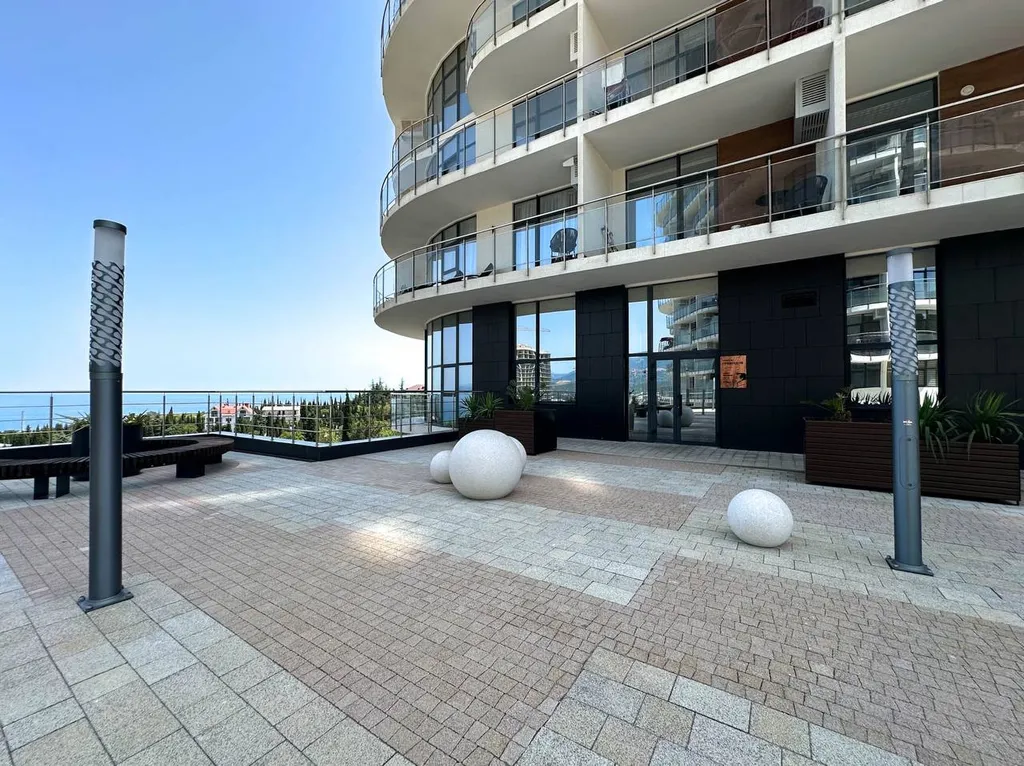 Апартаменты с видом на море и горы в доме бизнес класса