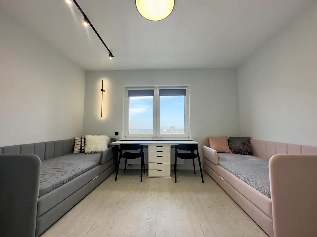 Видовая четырехкомнатная квартира в расширенном центре