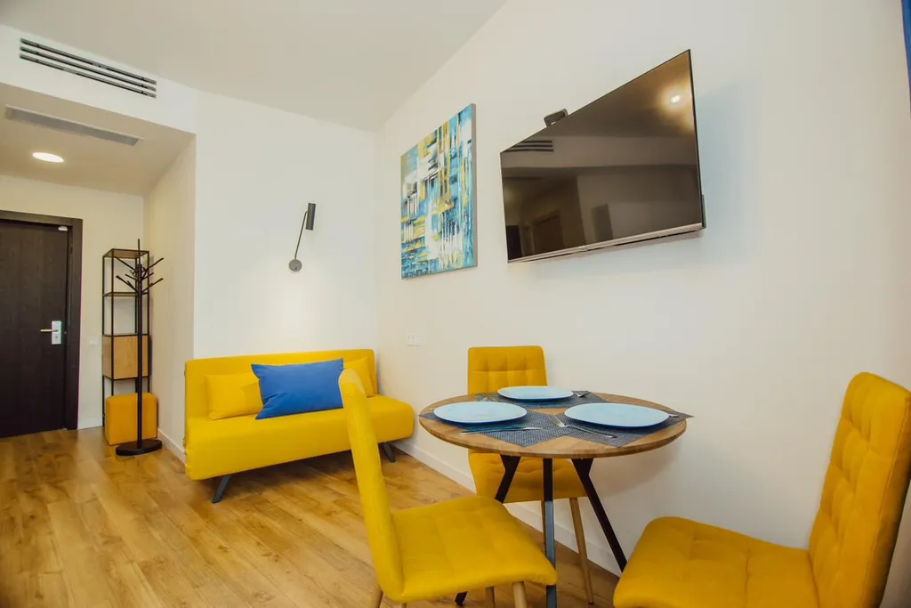 White sails apart hotel