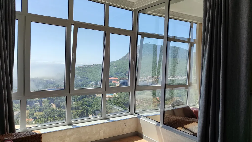 Апартамент Любимое Небо - море и горы - наслаждаться лежа на кровати