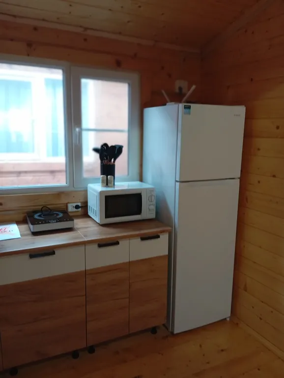 Деревянный дом на море