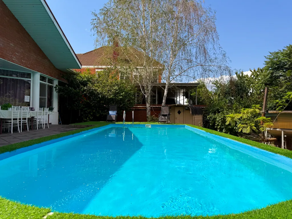 Дом с бассейном у парка Галицкого