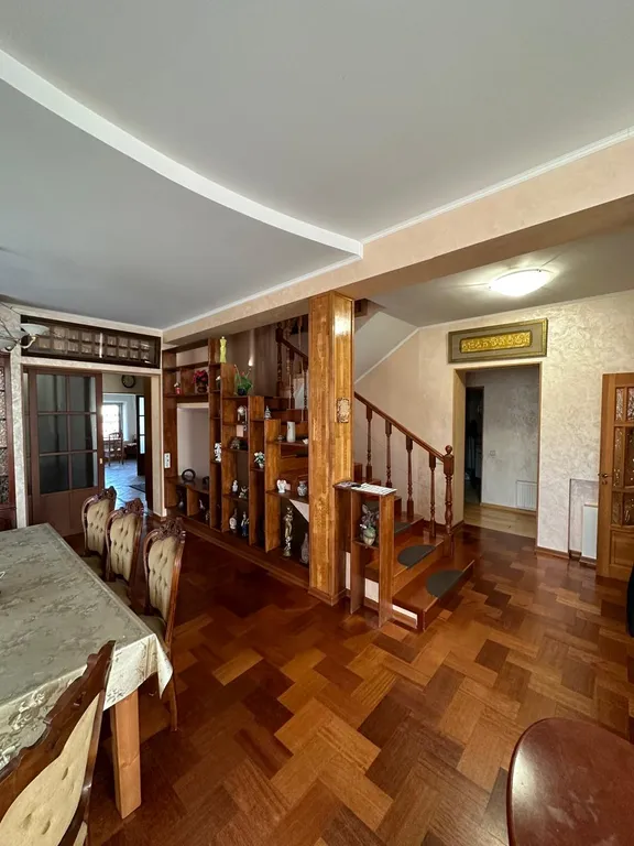 Дом с баней, бассейном и караоке