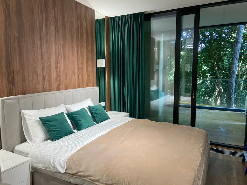 Апартамент в центре Сочи с большим бассейном у моря