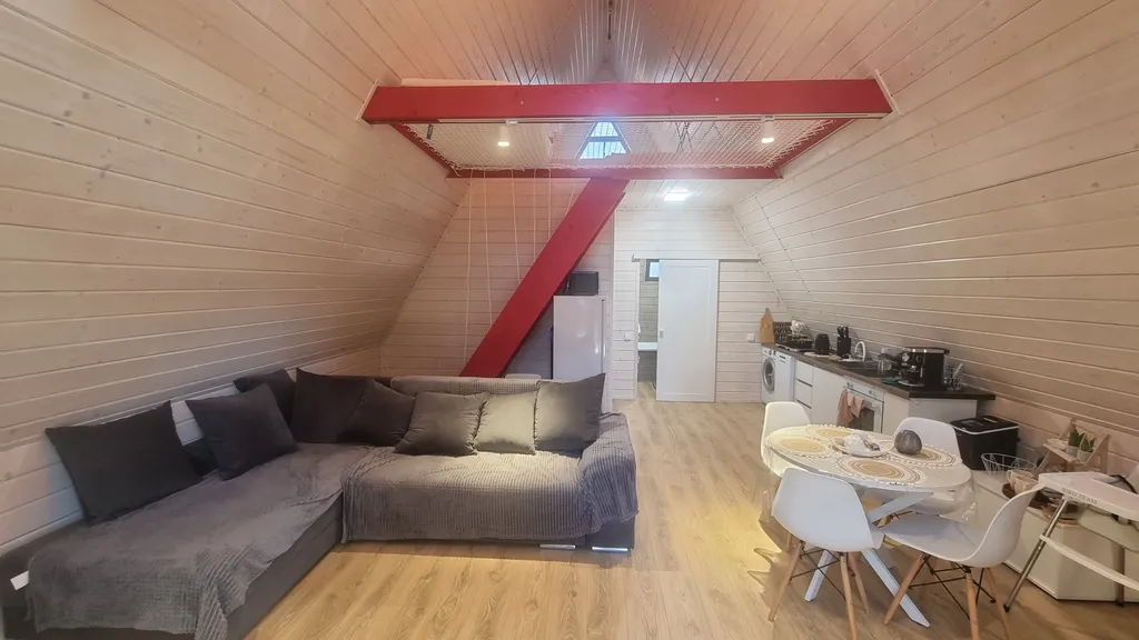 Просторный и уютный А-фрейм Scarlet House