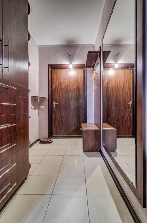 Квартира с панорамными окнами во всю стену с видом на город в Центре