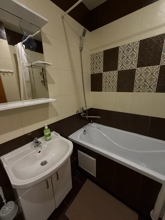 Студия 20кв.м - широкая кровать, стиралка, микроволновка, холодильник