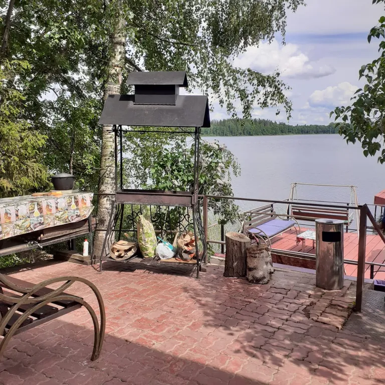 Дом с русской баней на берегу озера Селигер