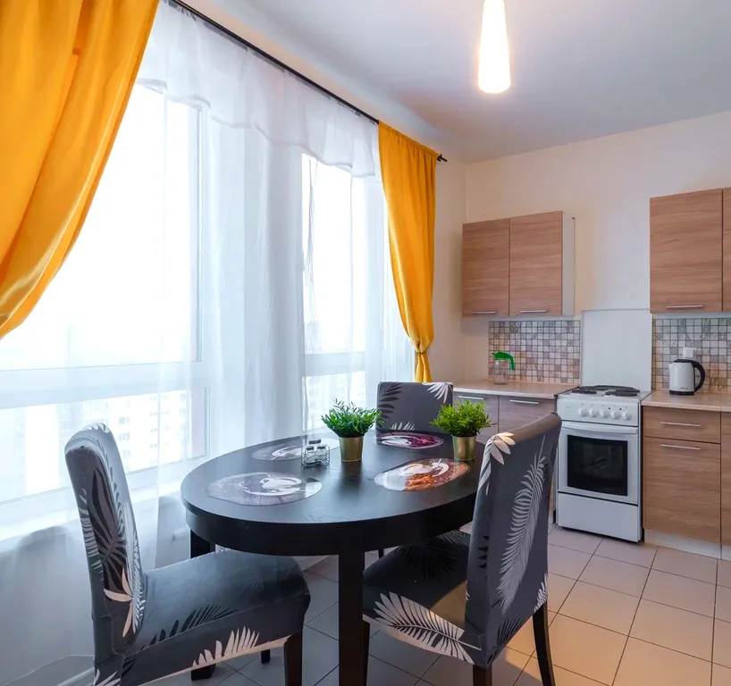 Шикарная 2-комнатная квартира с раздельными комнатами и балконом