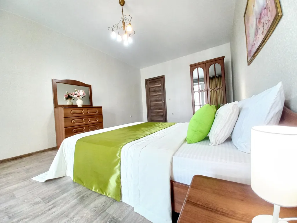 Евродвушка с панорамным остеклением рядом с зоопарком