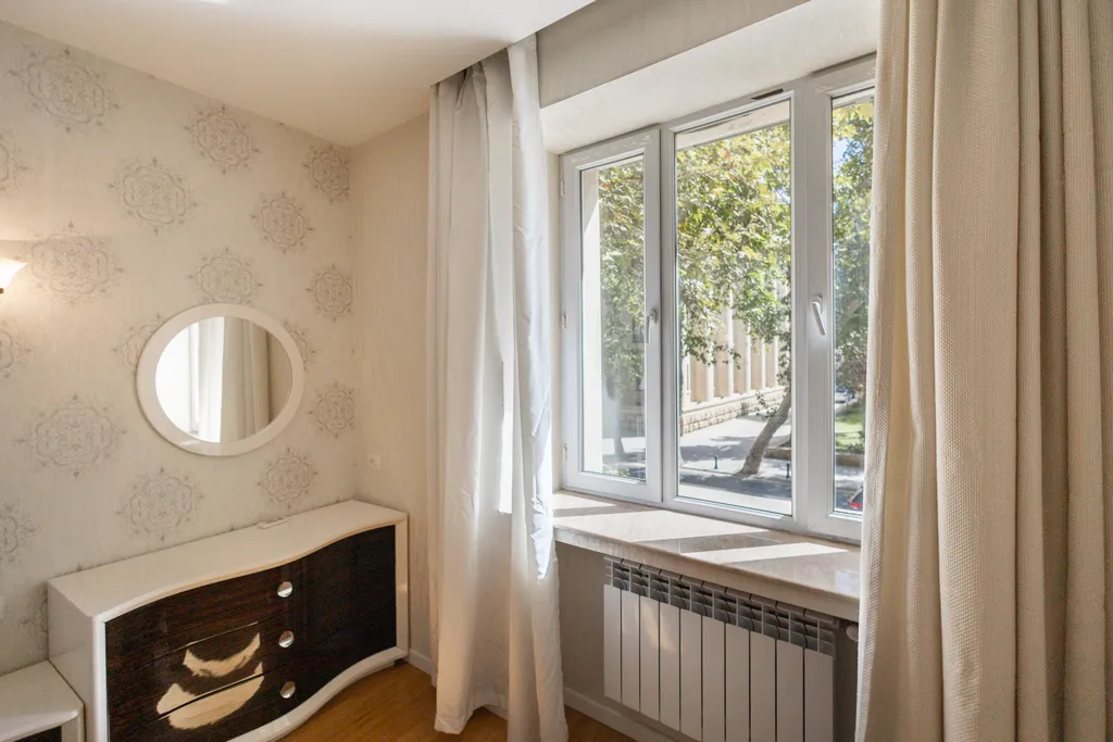 Квартира с видом на бульвар в центре города