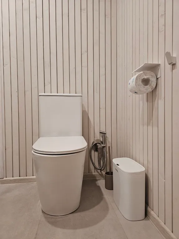 Вилла Nelli с видом на озеро и зоной барбекю среди каменной россыпи