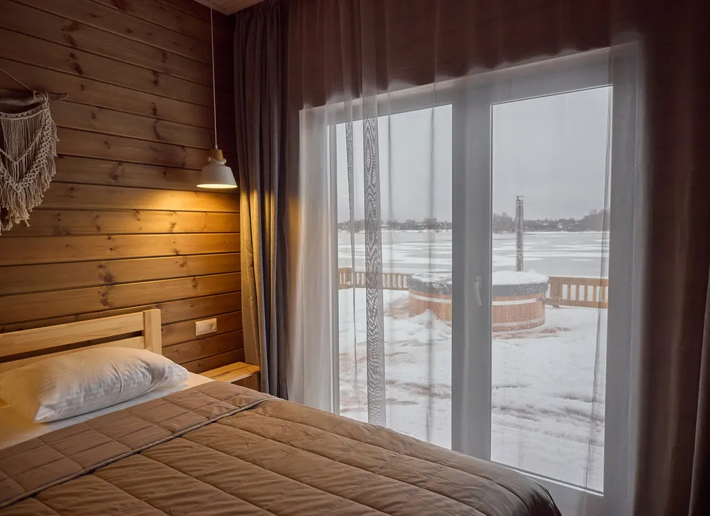 Дом на берегу озера